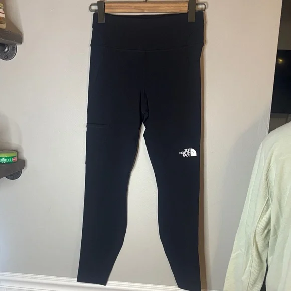 The North Face women’s Black Leggings - Picture 3 of 4